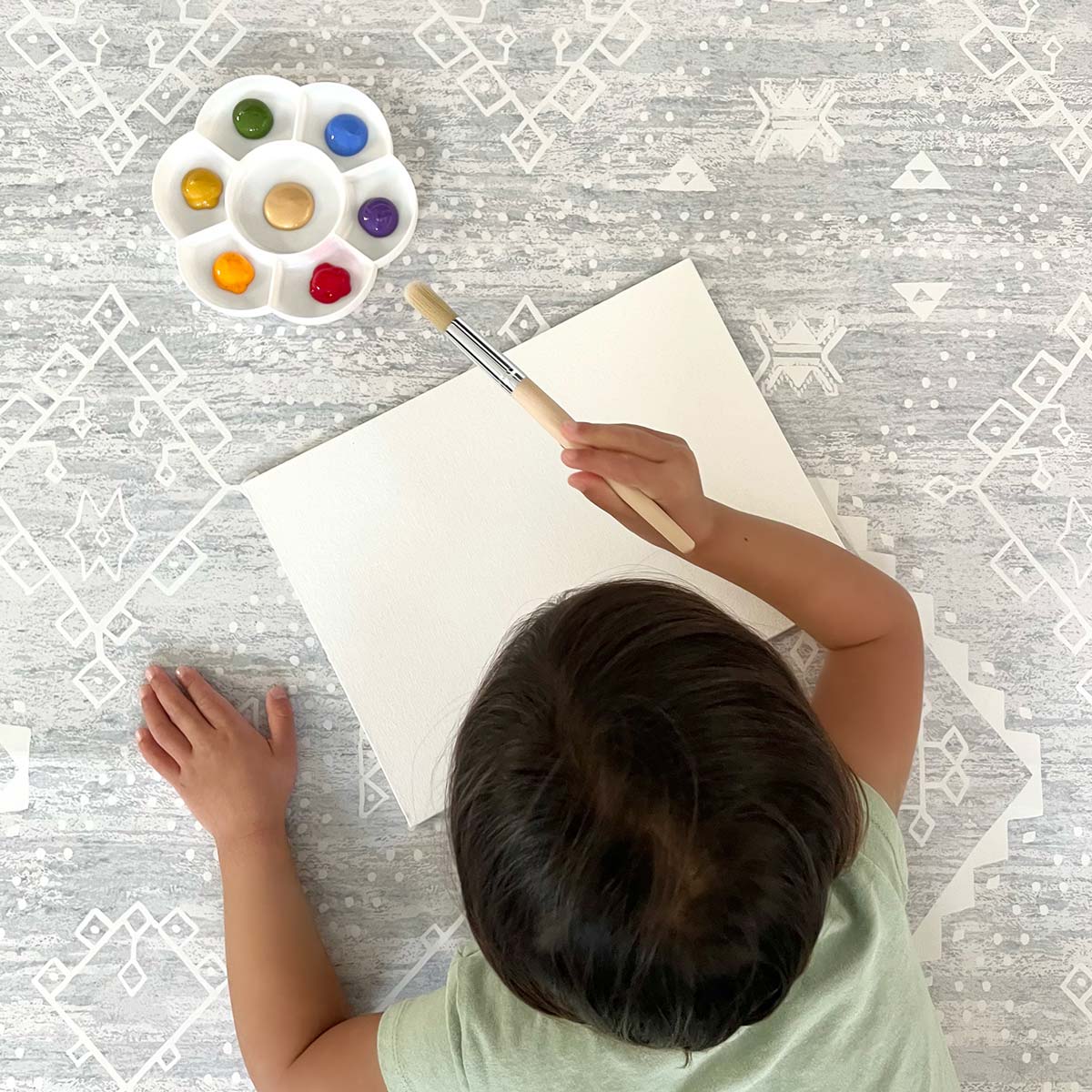 
Multi-purpose
Our Most Versatile Mat
Our Anywhere Highchair Mat is made for portable play time on-the-go. Take it with you to the beach, on impromptu picnics in the park, or bring it along for your next weekend getaway.
