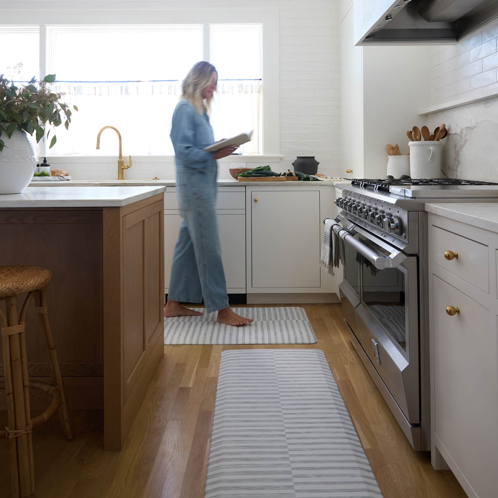 
Like Standing On A Cloud
The Standing Mat
Meet the wipe-clean standing mat you never knew you needed.
